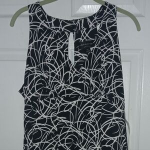 connected apparel Black & White Abstract Petite Top